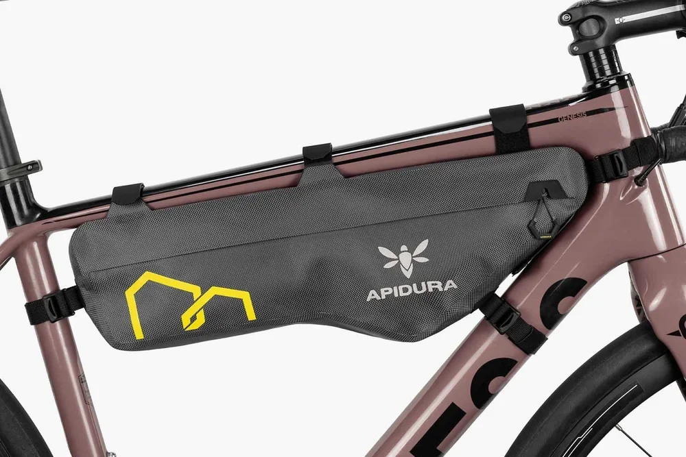 apidura-expedition-frame-pack-4.5l-on-bike-1-1.jpg.webp