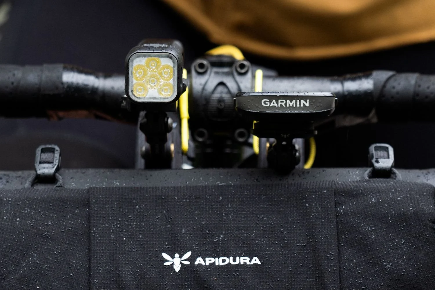apidura-expedition-acessory-arm-lifestyle-3-1.jpg