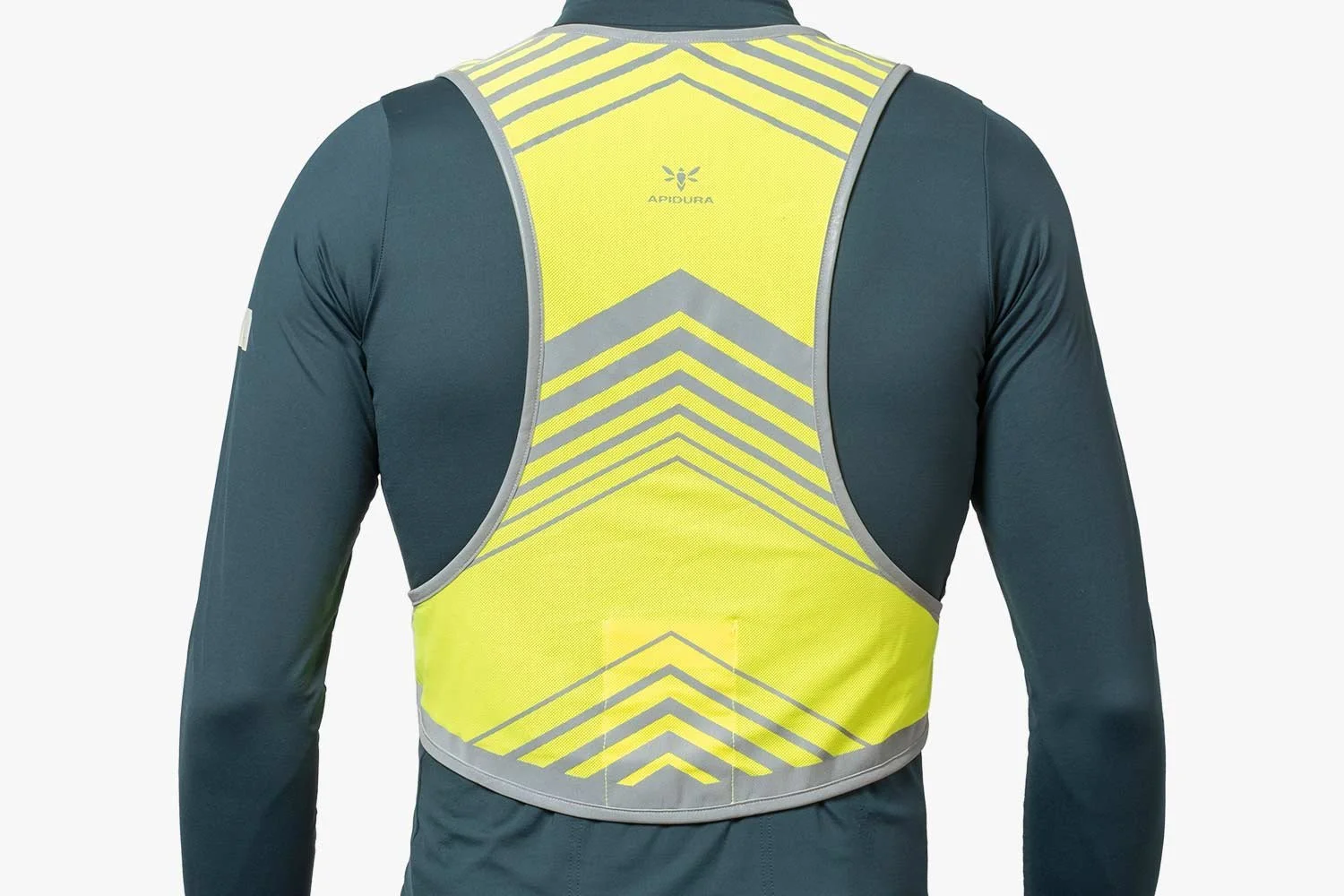 apidura-packable-visibility-vest-l-xl-on-body-5.jpg