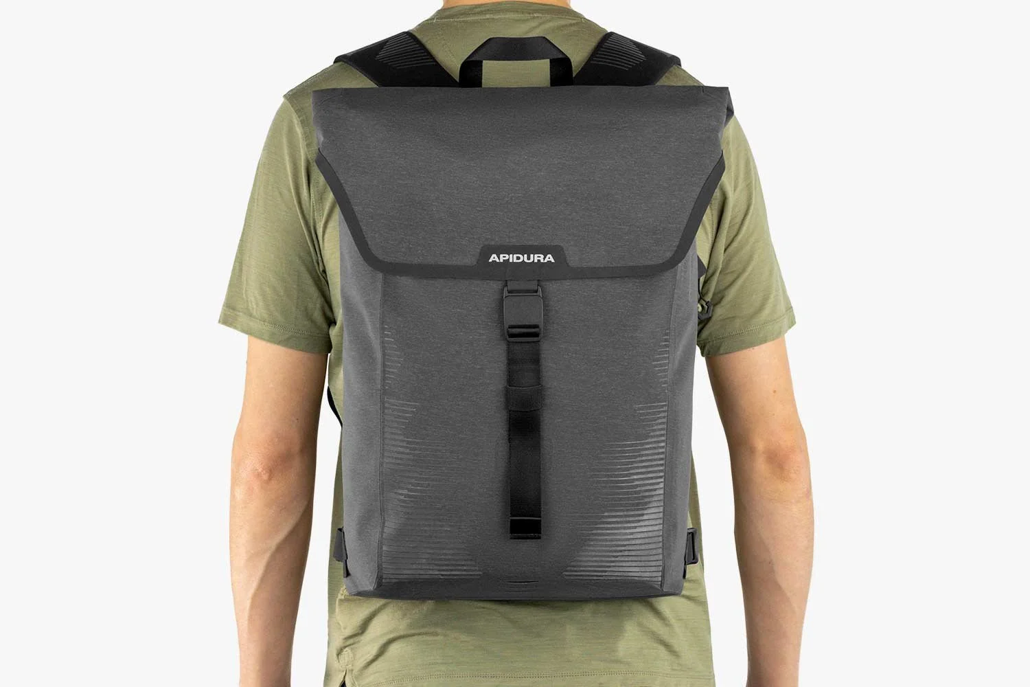 apidura-city-backpack-20l-on-body-1.jpg