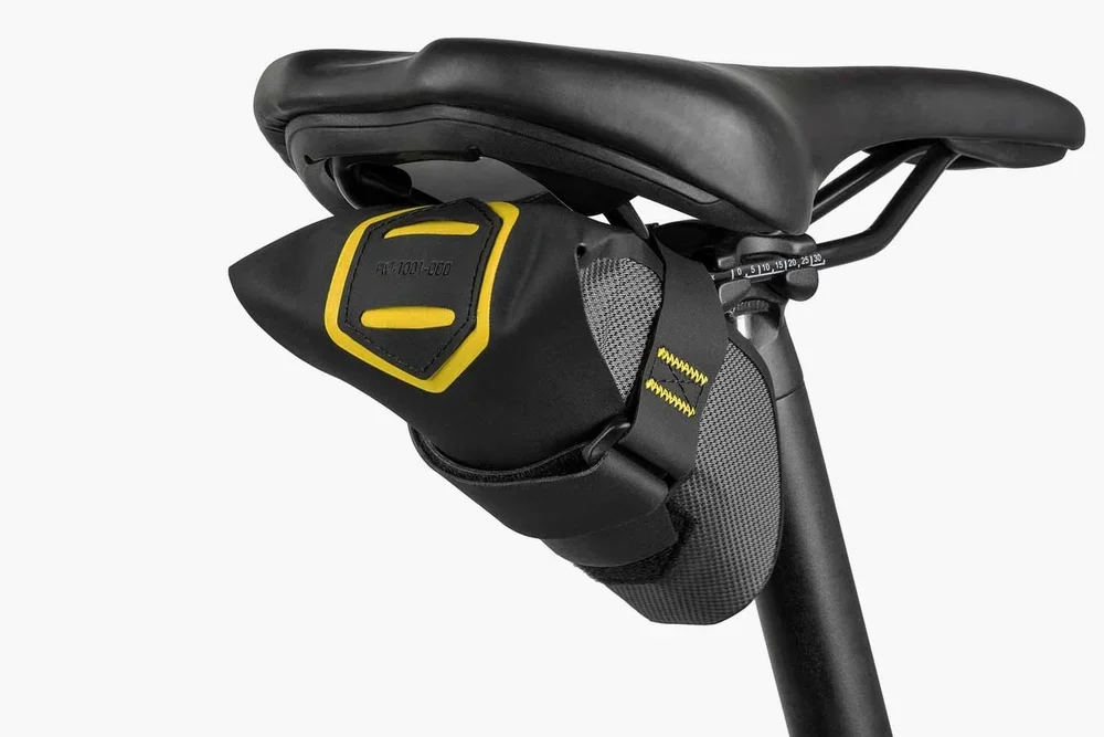 apidura-expedition-tool-pack-0.5l-on-bike-2.jpg.webp