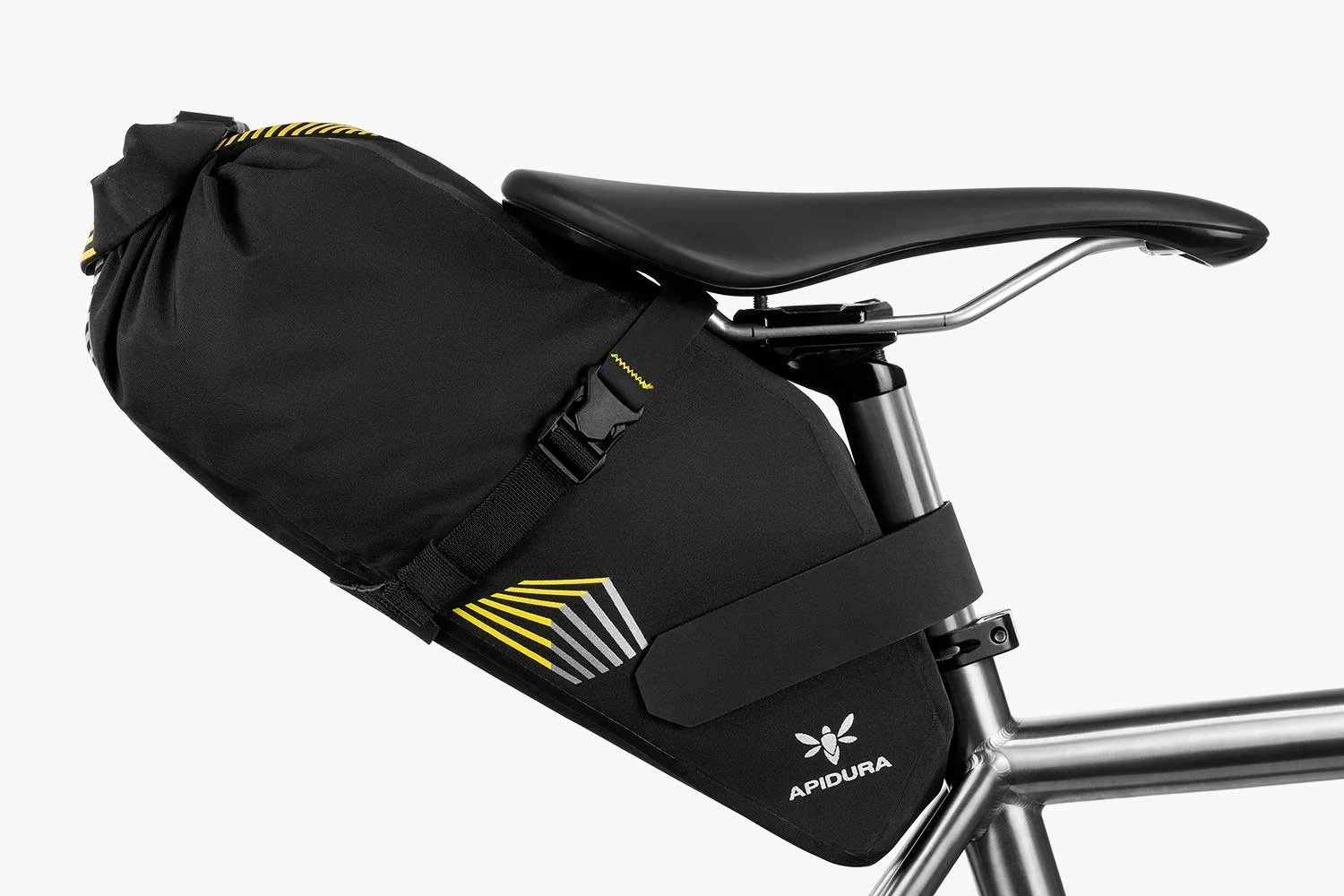 apidura-racing-saddle-pack-7l-on-bike-1.jpg