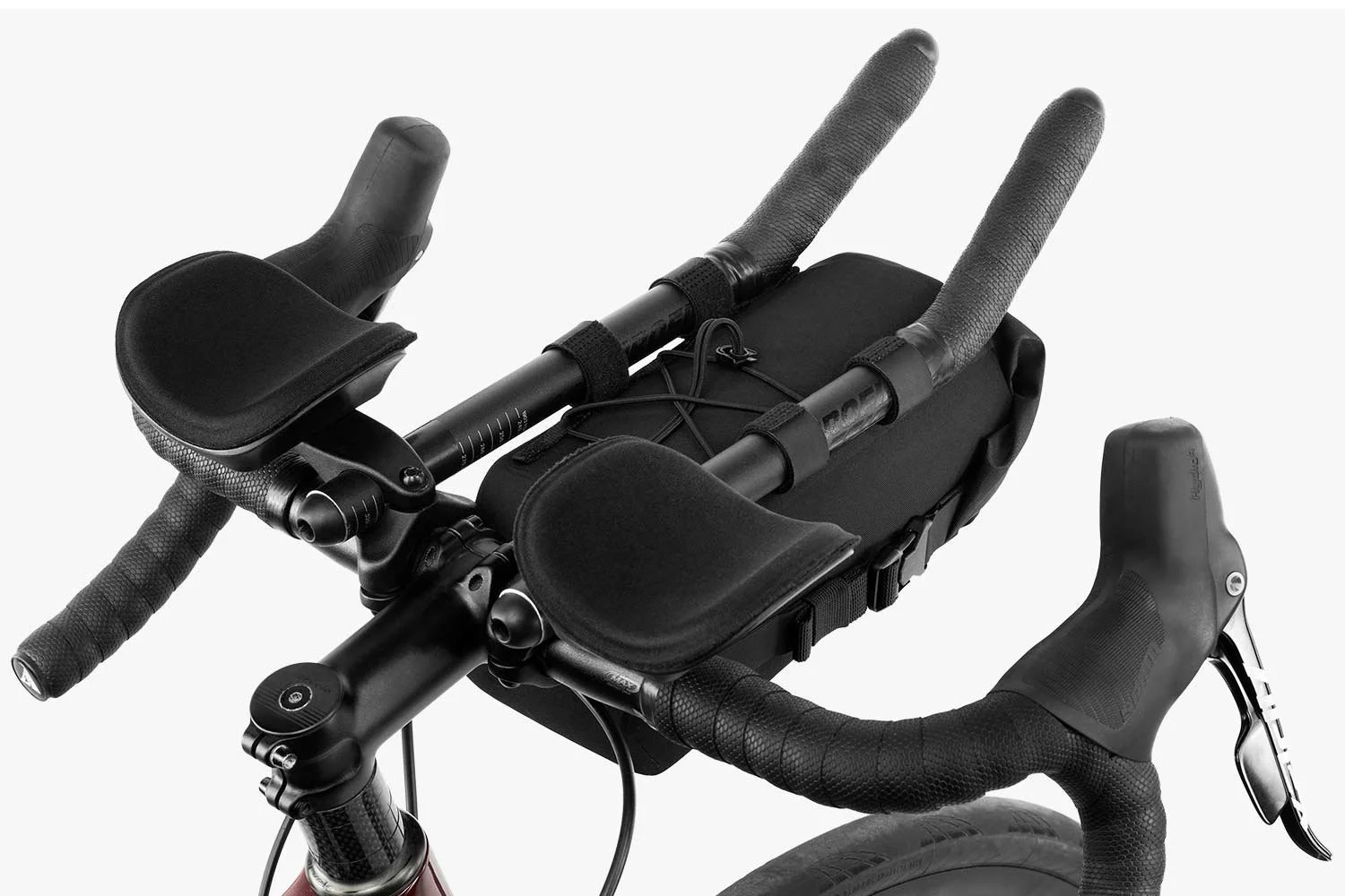 apidura-racing-aerobar-pack-2.5l-on-bike-4.jpg