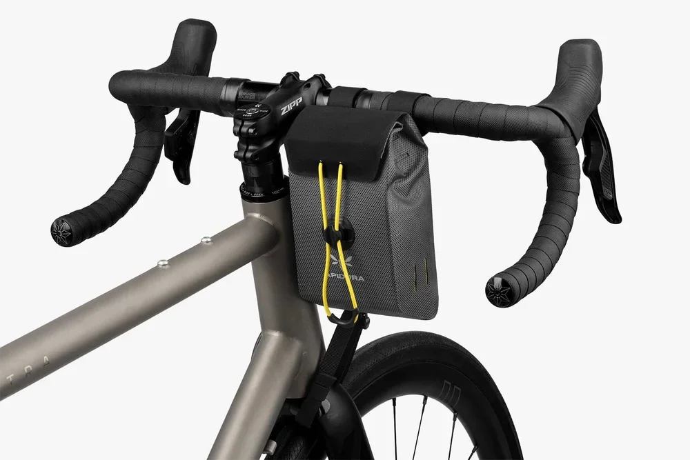 apidura-expedition-stem-pack-on-bike-1.jpg.webp