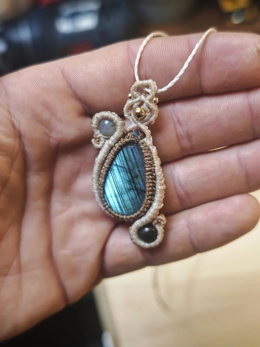 Collier-micromacrame-labradorite-aigue-marine-obsidienne-celeste