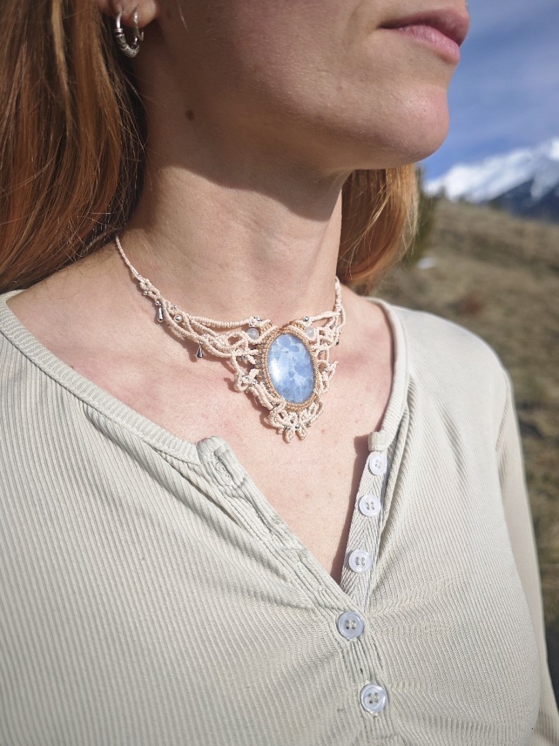 collier-micromacrame-celestite.jpg