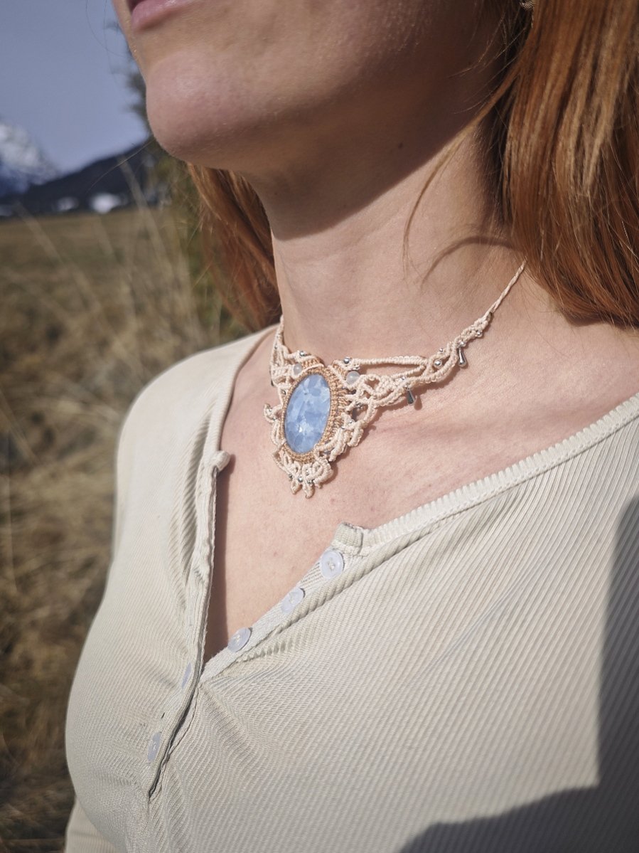 collier-micromacrame-celestite.jpg