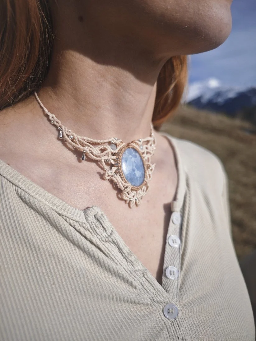 collier-micromacrame-celestite.jpg