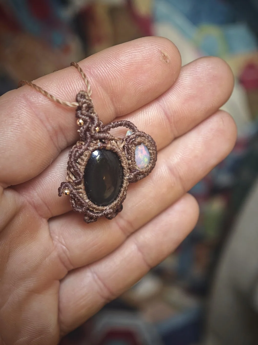 collier-micromacrame-obsidienne-arc-en-ciel-opale-ethiopie