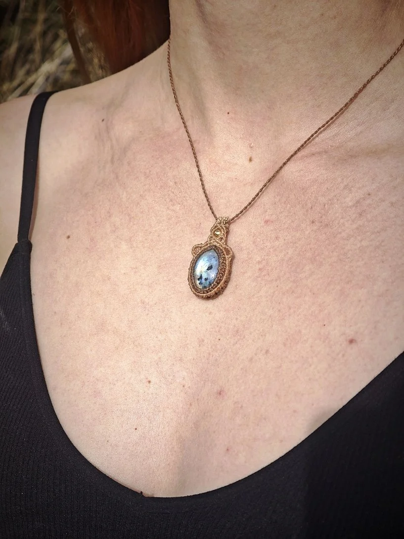 collier-micromacrame-labradorite-blanche.jpg