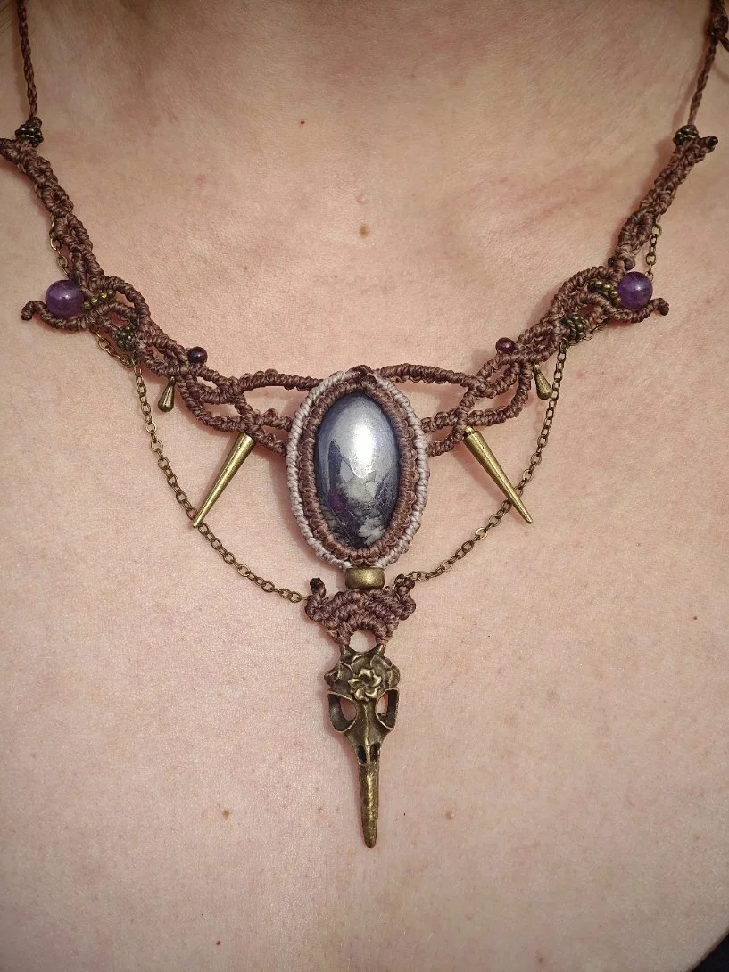 ollier-talisman-micromacrame-sugilite-et-amethyste.jpg