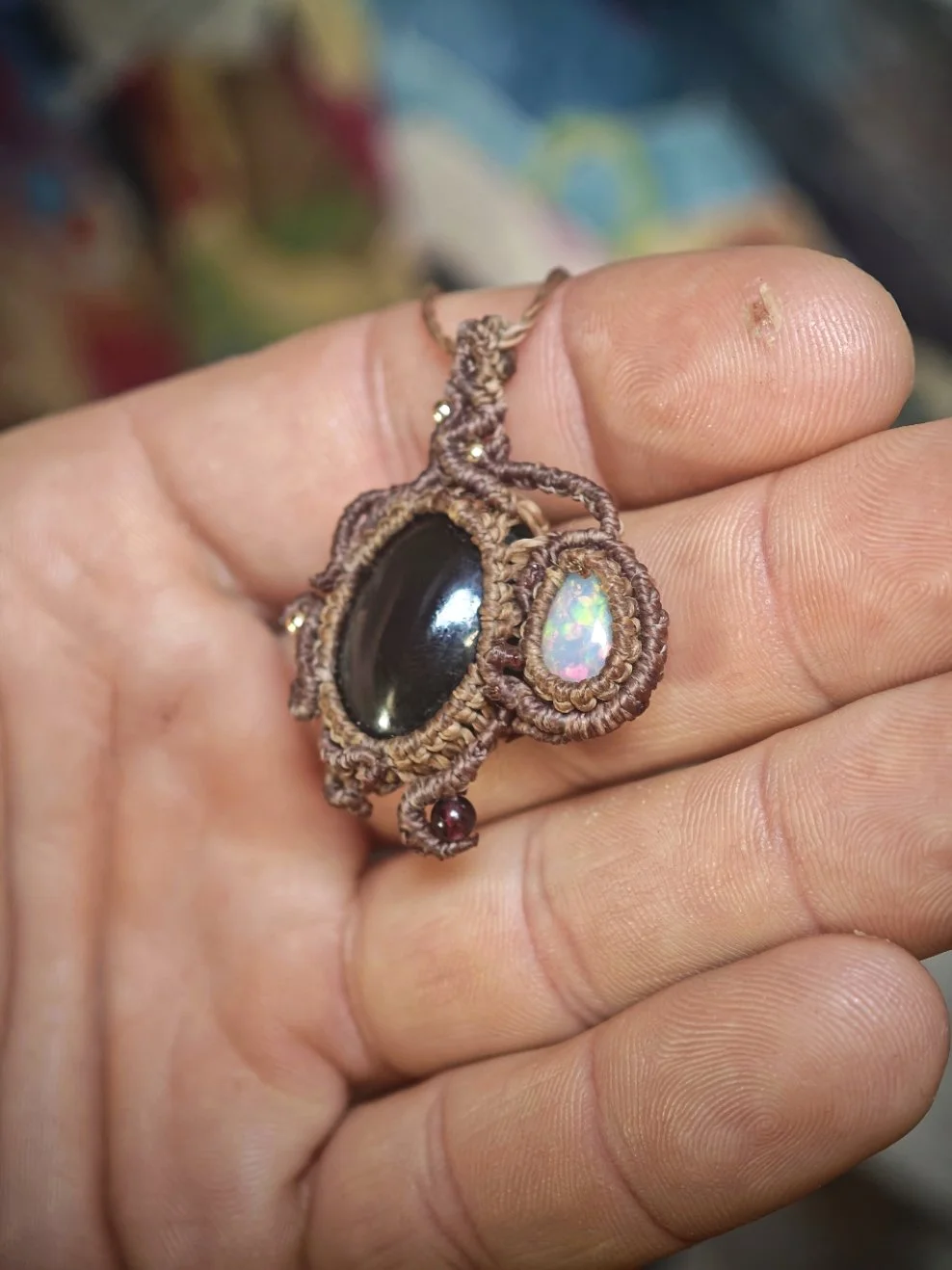 collier-micromacrame-obsidienne-arc-en-ciel-opale-ethiopie