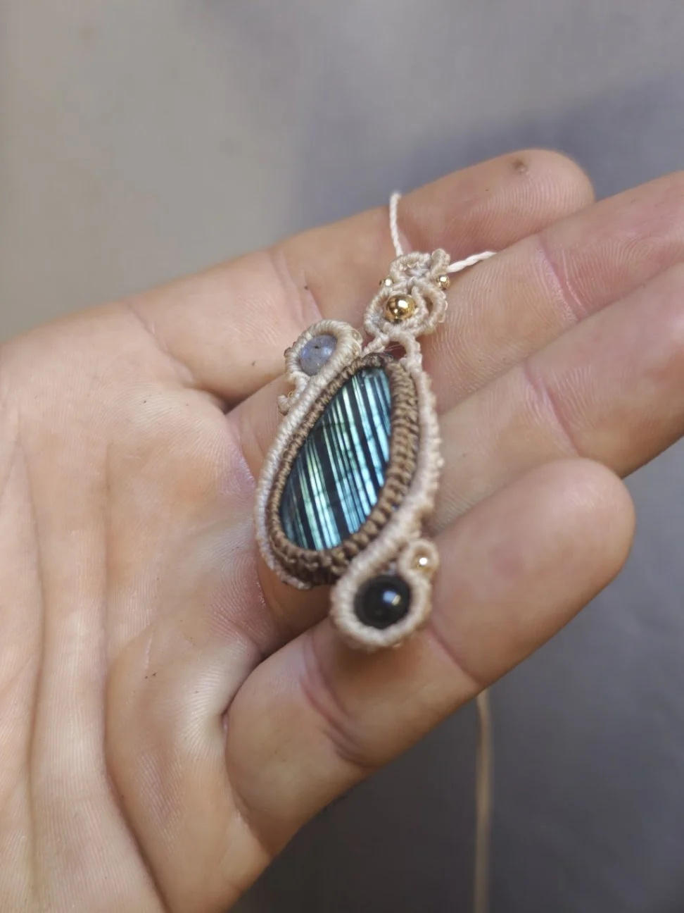 Collier-micromacrame-labradorite-aigue-marine-obsidienne-celeste