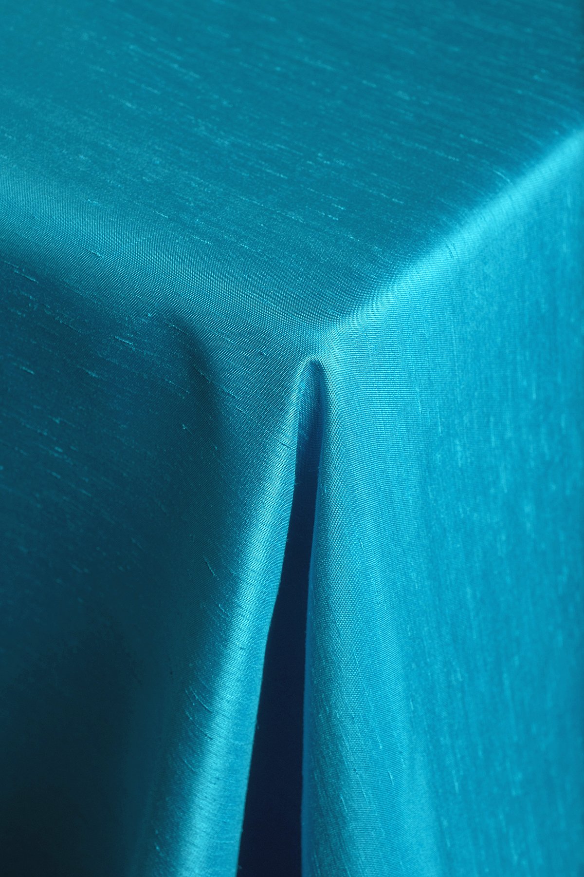 SHANTUNG Ocean Blue Table Linen