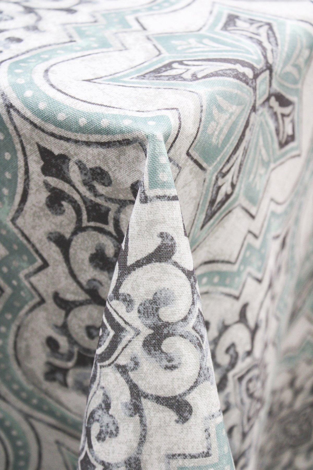 CHATEAU Sea Foam Table Linen