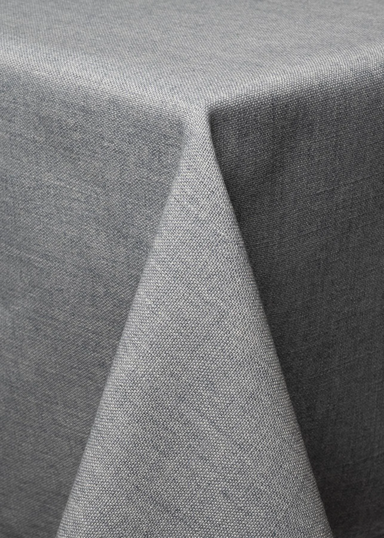 OTIS Storm Table Linen