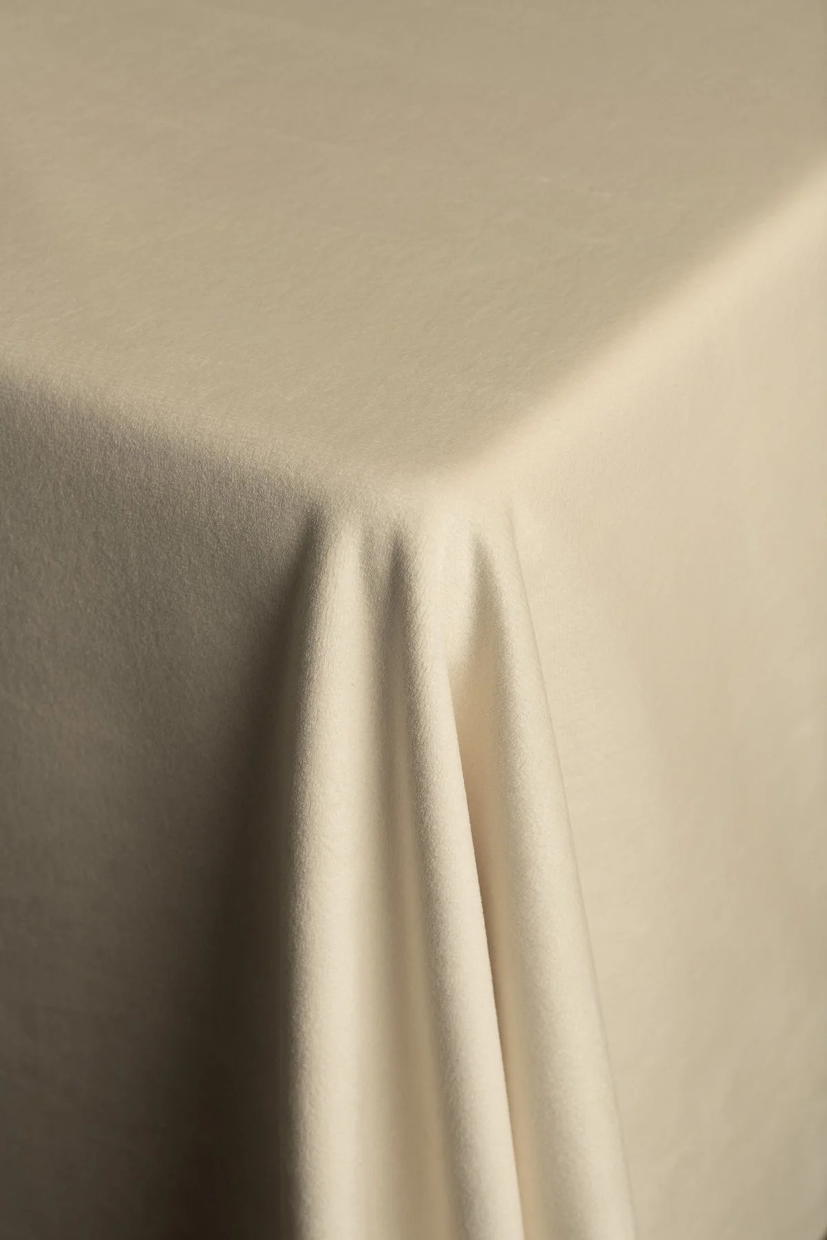 VELLUTO Ivory Table Linen