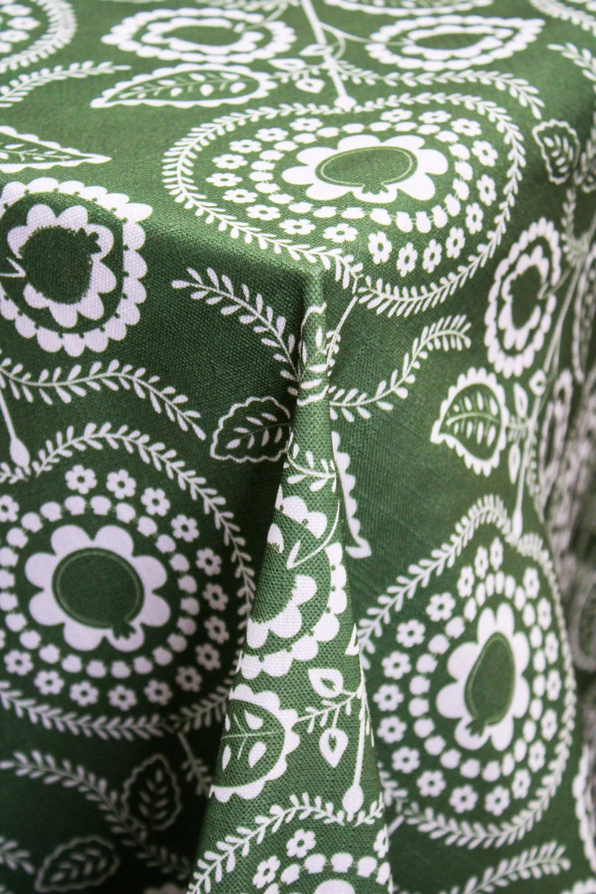 AIMEE Green Table Linen