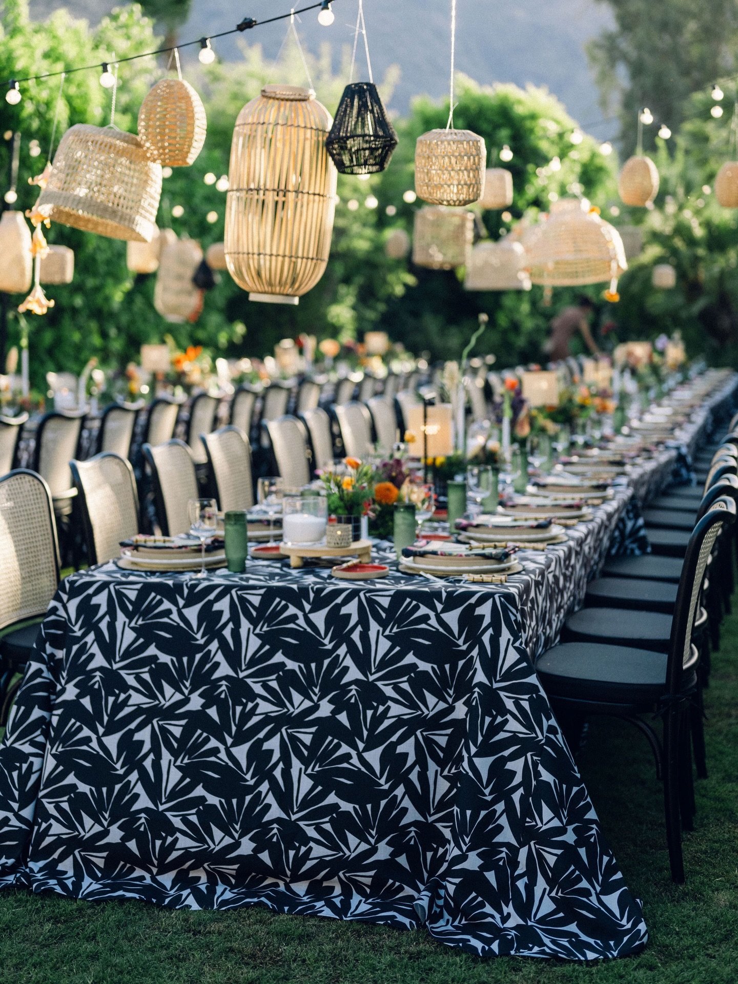 When linens are chosen well, guests feel like an added layer of color, texture and joy. They are part of the design without even trying. #designwithzaffre

Host Venue @colonypalmshotel
Design &amp; Planning @michellegaribayevents
Co-Planner @deannana