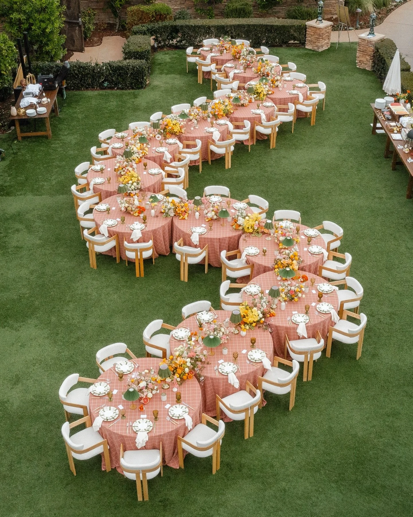 You&rsquo;ve chosen to gather outdoors, our linens help you design a table that feels thoughtful and entirely your own. #designwithzaffre

Photography: Nathan Jaffan | @nathanjaffanphoto 
Luxury Wedding Network: The Soci&eacute;t&eacute; Priv&eacute;