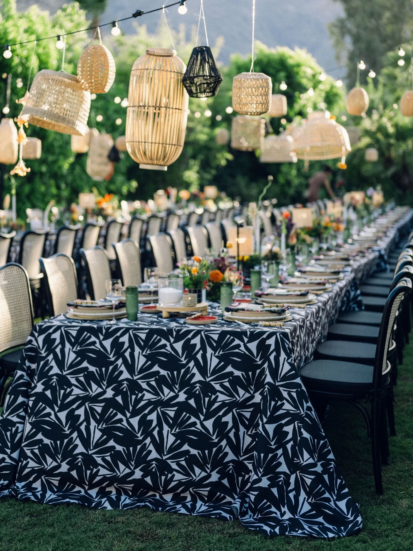 When linens are chosen well, guests feel like an added layer of color, texture and joy. They are part of the design without even trying. #designwithzaffre

Host Venue @colonypalmshotel
Design &amp; Planning @michellegaribayevents
Co-Planner @deannana