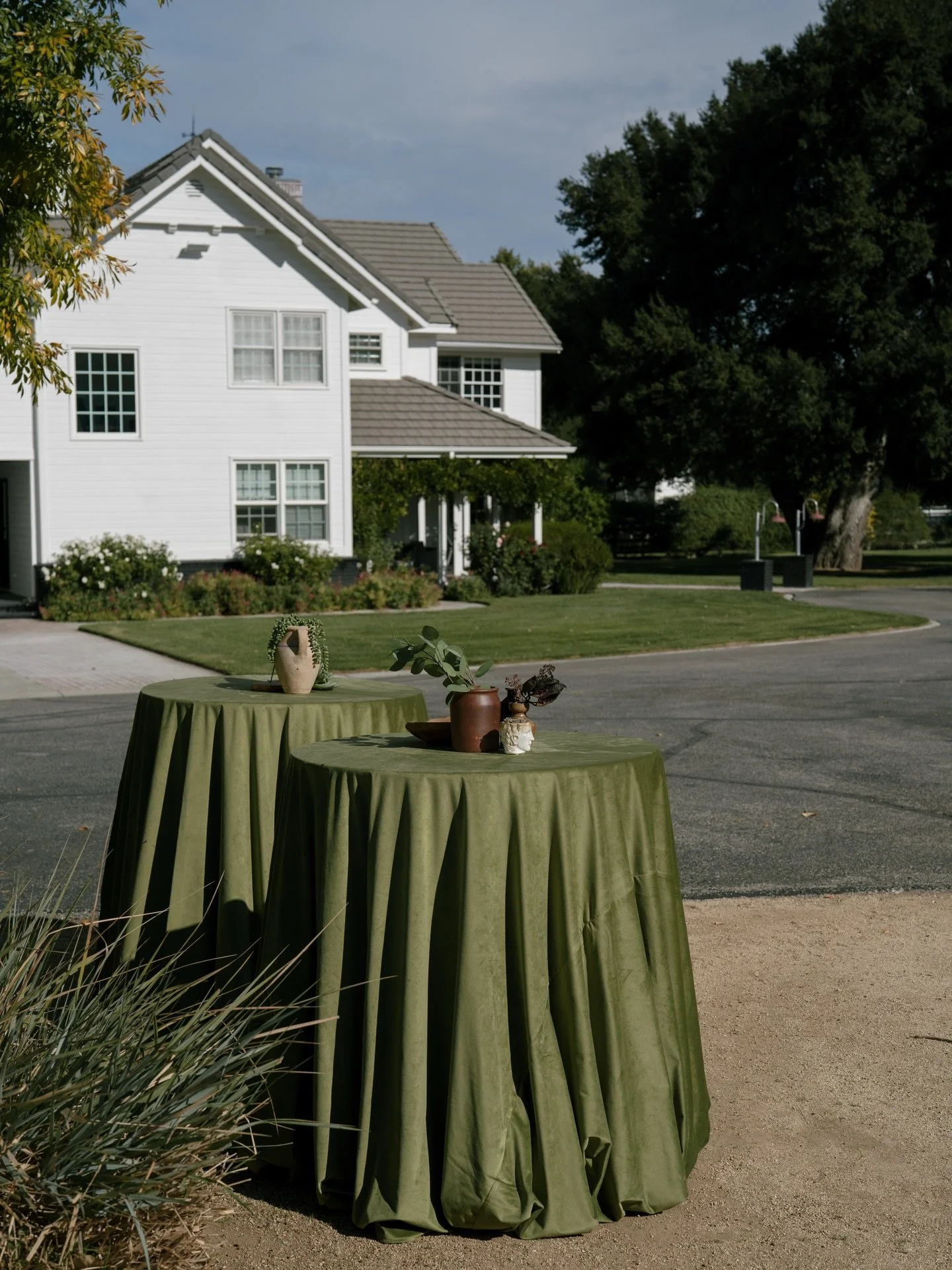 Cocktail hour. The lounge. The bar. 
Three spaces. One story. 

When every texture, tone and silhouette is in conversation, the experience feels seamless. But intention is what makes it feel that way.  This is why we love being part of the design con