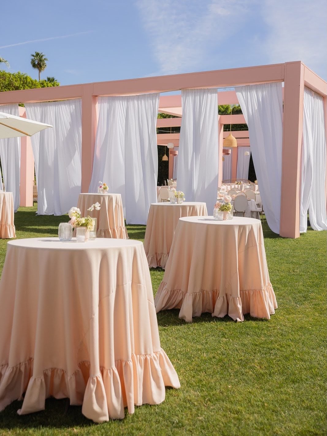 Just turned a cocktail table into a moment,
for the planner who thought of it, and for the couple who will remember it. #ruffles 

The Creative Team

Beauty Concierge @elwynnandcass
Cake @lauramariecakes
Cannoli @cannolisbymike
Catering @24carrotscat