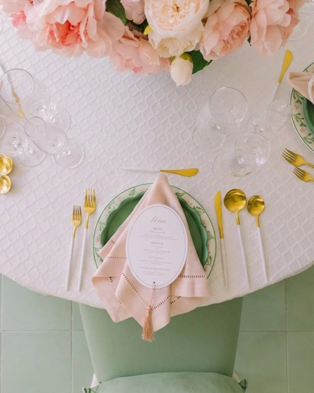 Pink + Green, thoughtfully placed. Visit our studio and see the design story in person. 🎀🌿

Linens || Mimi Collection + Blush Hemstitch 
Studio || Costa Mesa, CA
Photographer || @shyheartstudios 
Linens || @designwithzaffre 
Rentals || @townandcoun