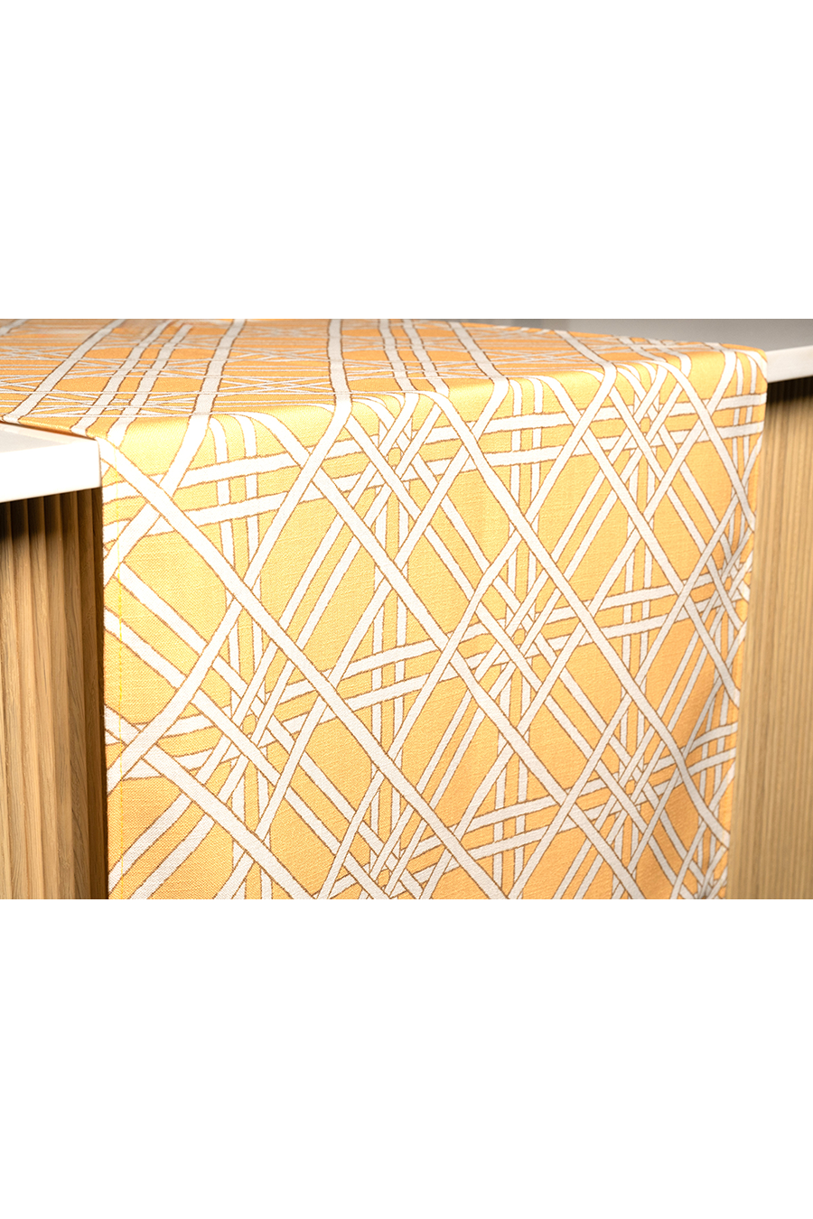 HERRINGTON daffodil Table Runner