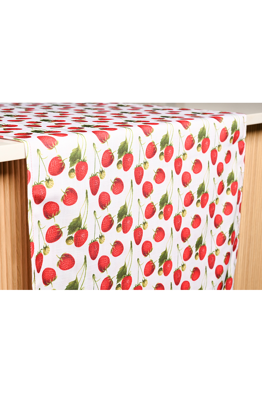 FRESCA strawberry Table Runner
