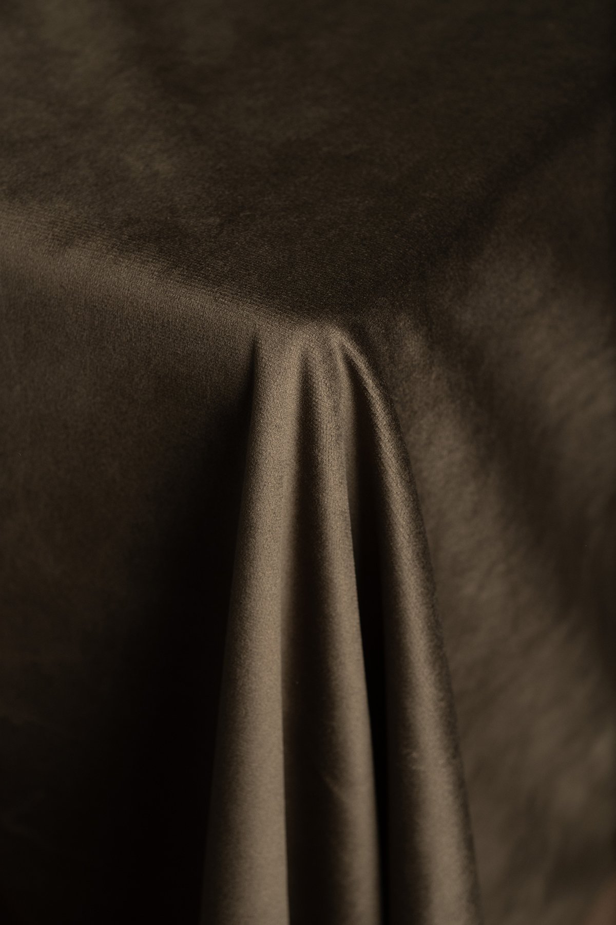 VELLUTO Iron Table Linen