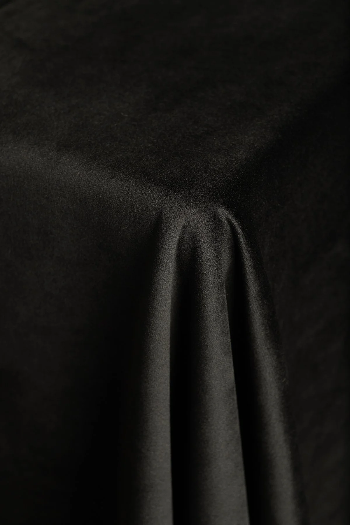 VELLUTO Black Table Runner