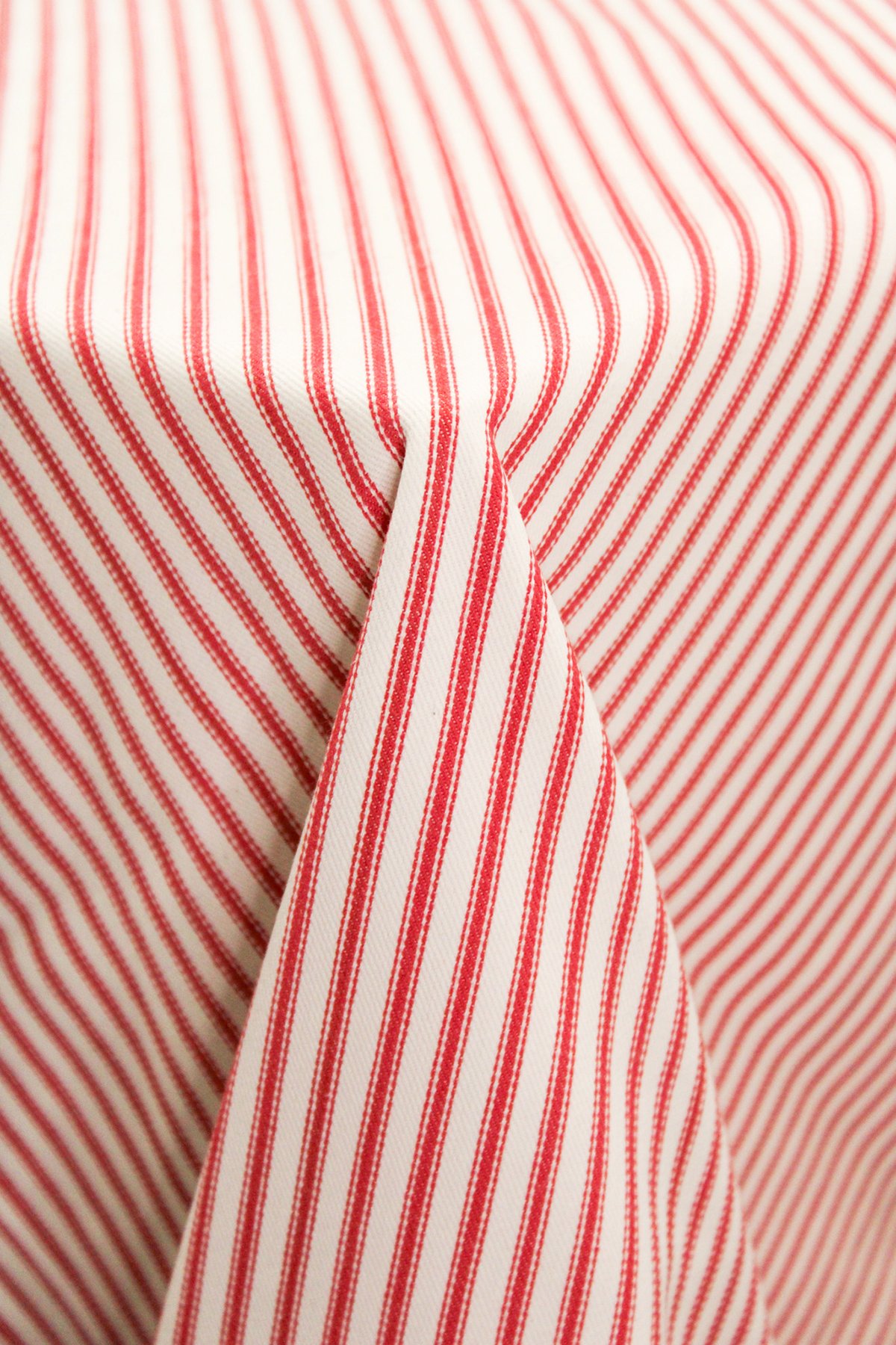 HADLEY Cherry Table Linen