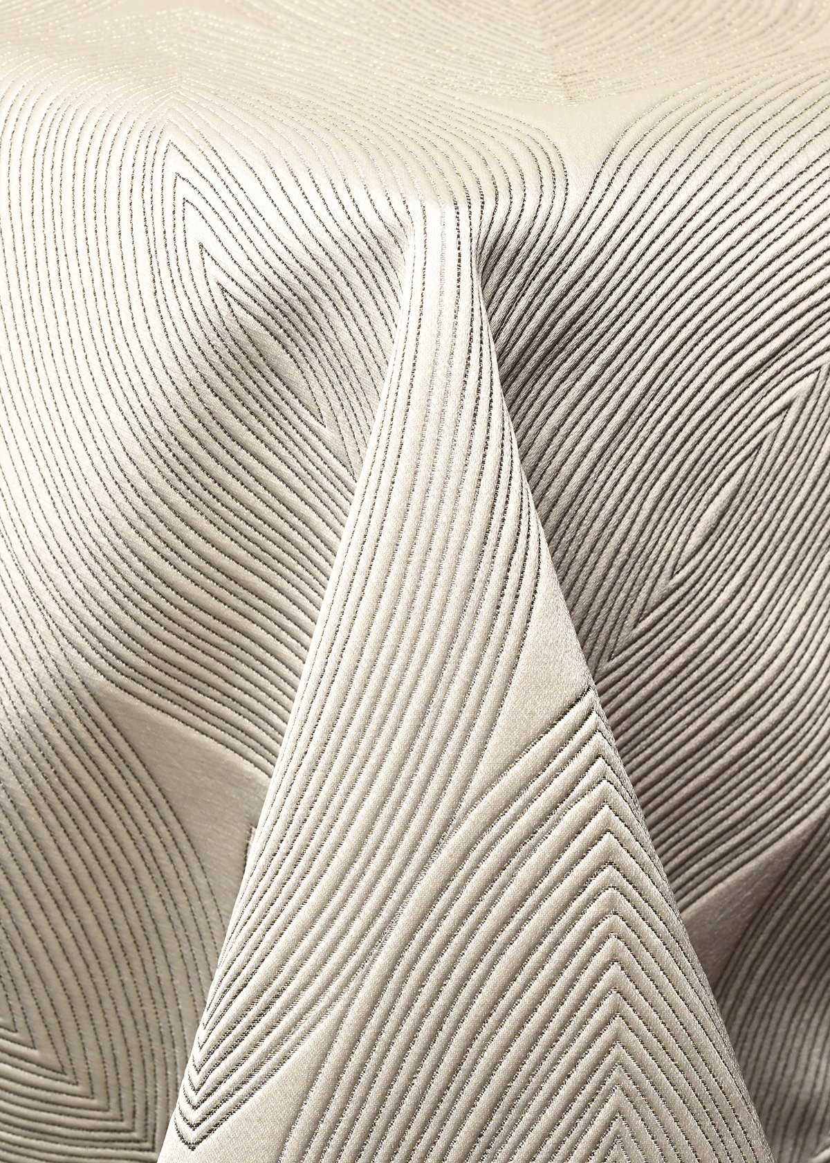 MONA Crystal Table Linen