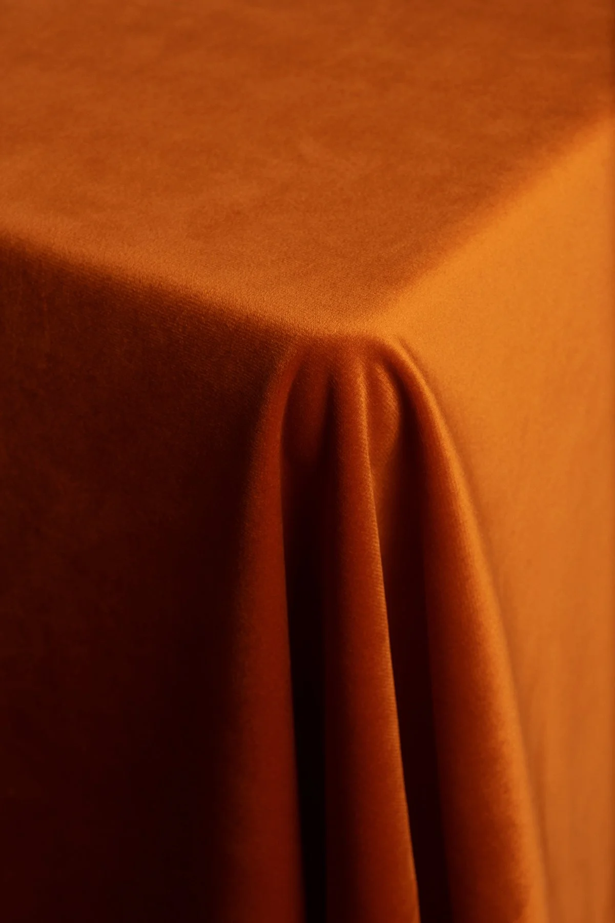 VELLUTO Rust Table Linen