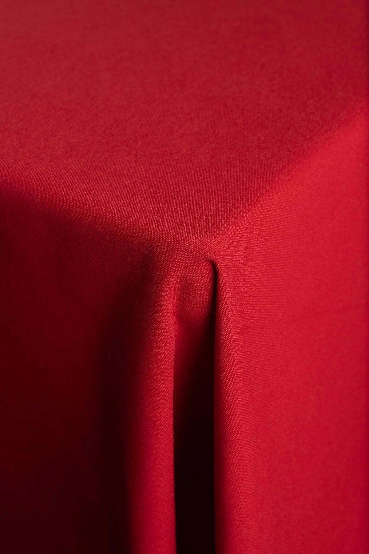 COTONE Scarlet Table Linen