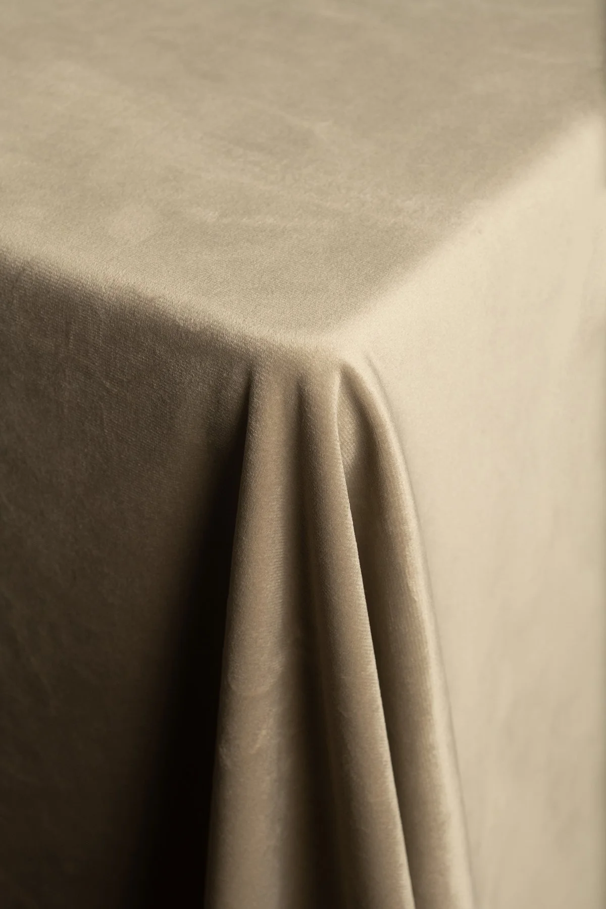 VELLUTO Taupe Table Linen