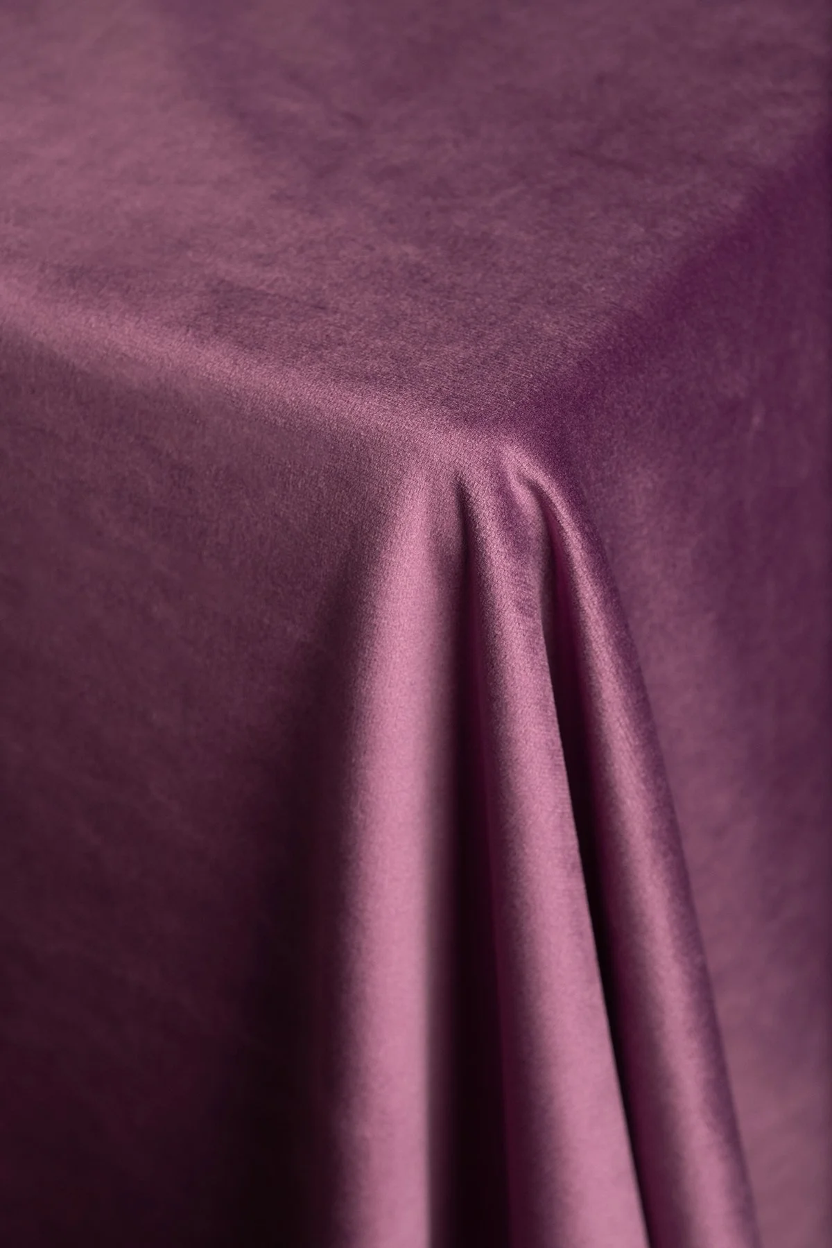 VELLUTO Amethyst Table Linen