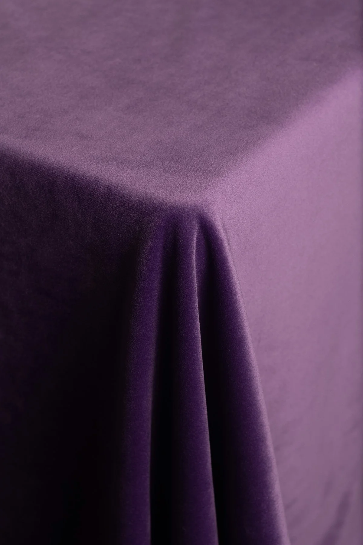 VELLUTO Violet Table Linen