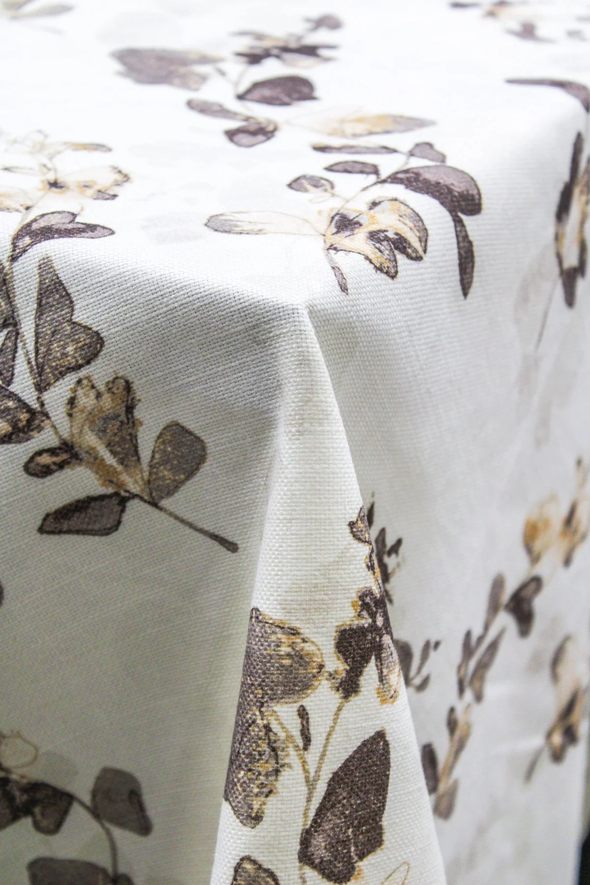 SWEET PEA Smoke Table Linen