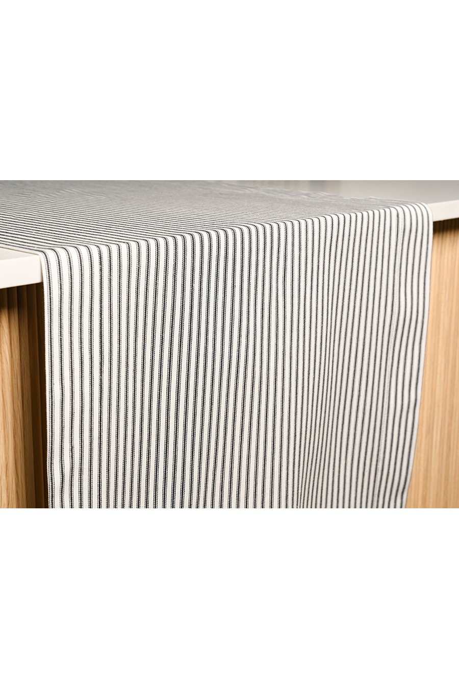 HADLEY raven Table Runner