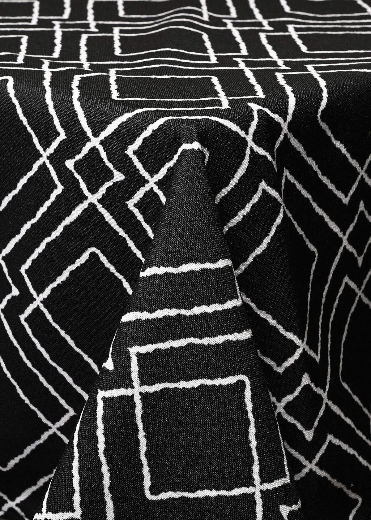 THEO Black Table Linen