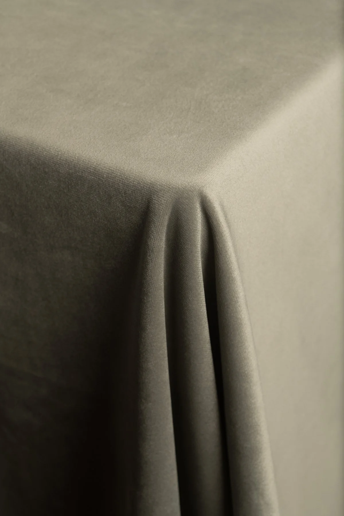 VELLUTO Smoke Table Linen