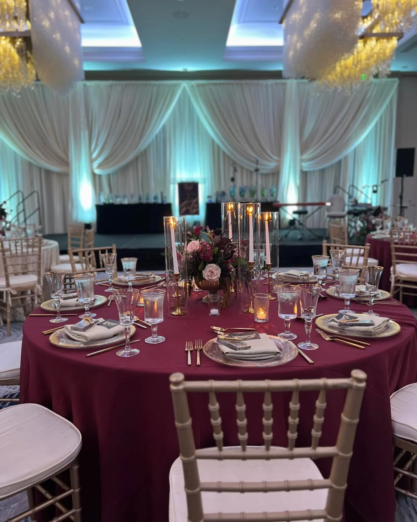 An awards gala that&rsquo;s also Masquerade Ball?! What better way to excite your attendees to dress up on their big night of recognition&hellip;or maybe you won&rsquo;t recognize them 🎭

#corporateevents #awardsgala #salesmeeting #jwmarriottsavanna