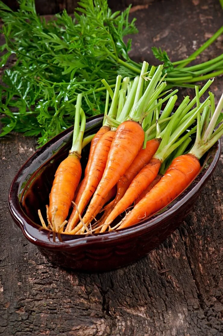 fresh-carrots-old-wooden-surface_2829-8344.jpg