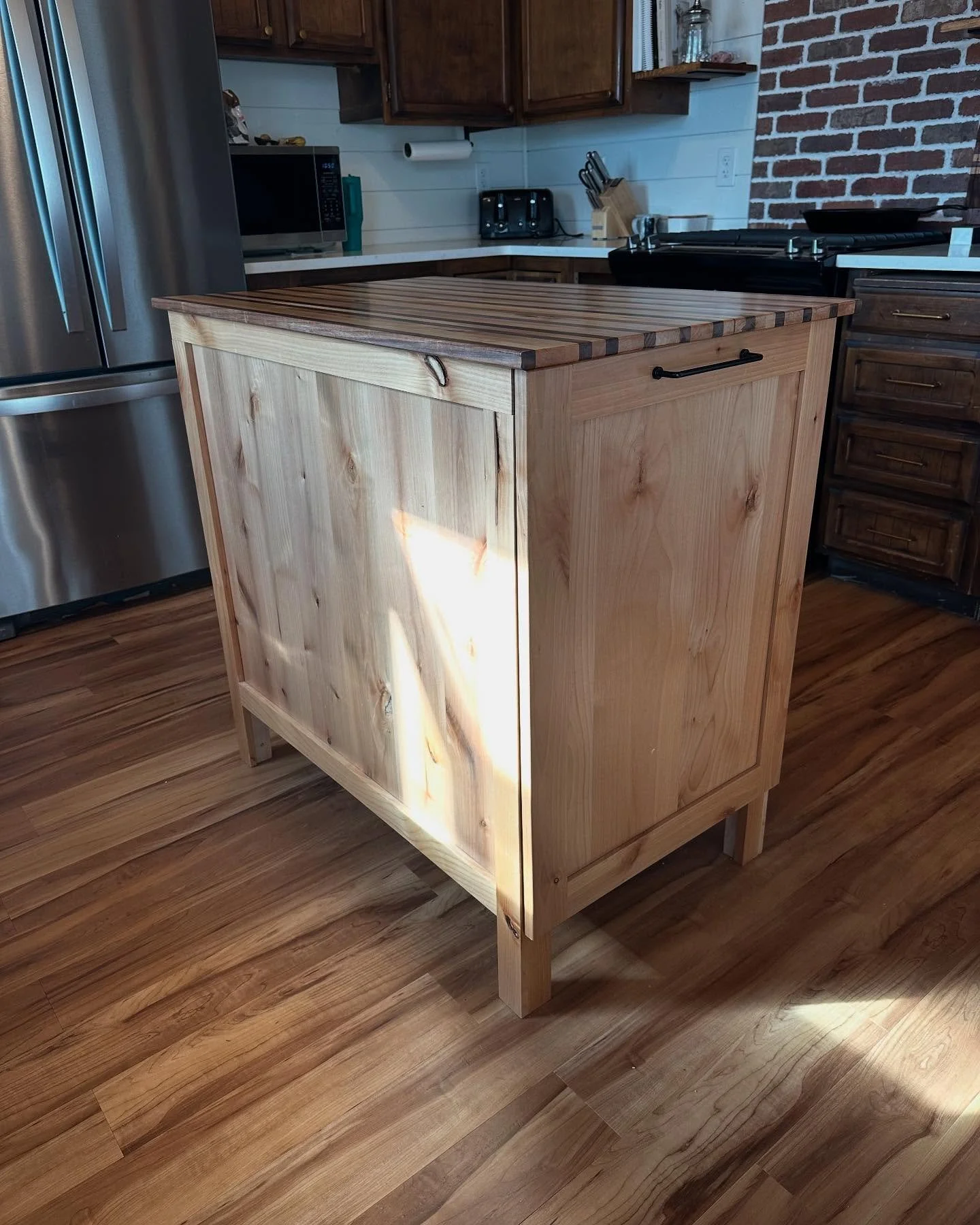Need a clever way to hide your kitchen trash can, and want some extra counter space? This little trash pullout island was something my sister in law requested and I just brought her idea to life! 
Message me if you have any custom home projects that 
