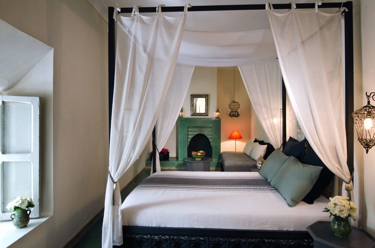 canopy-bed-suite1.jpg