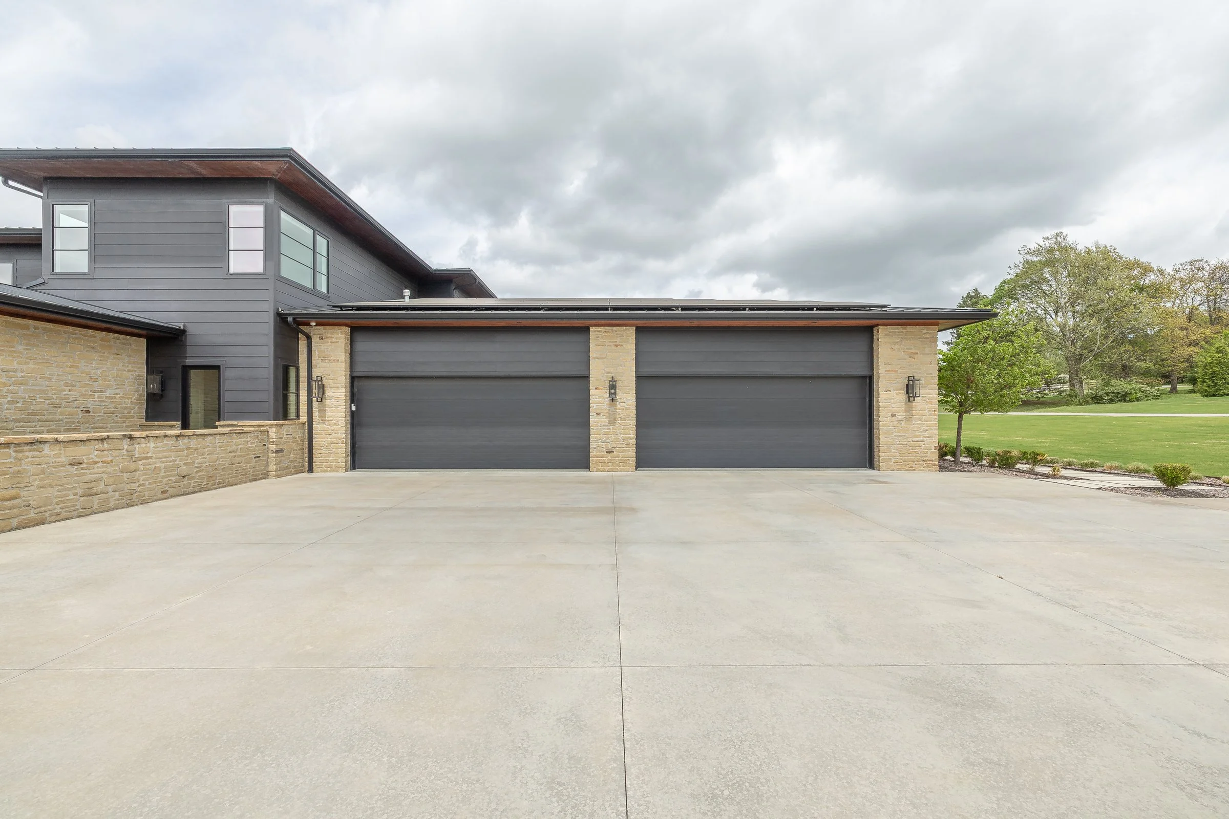 4631BridgewaterLn_FrontExterior (20 of 35).jpg