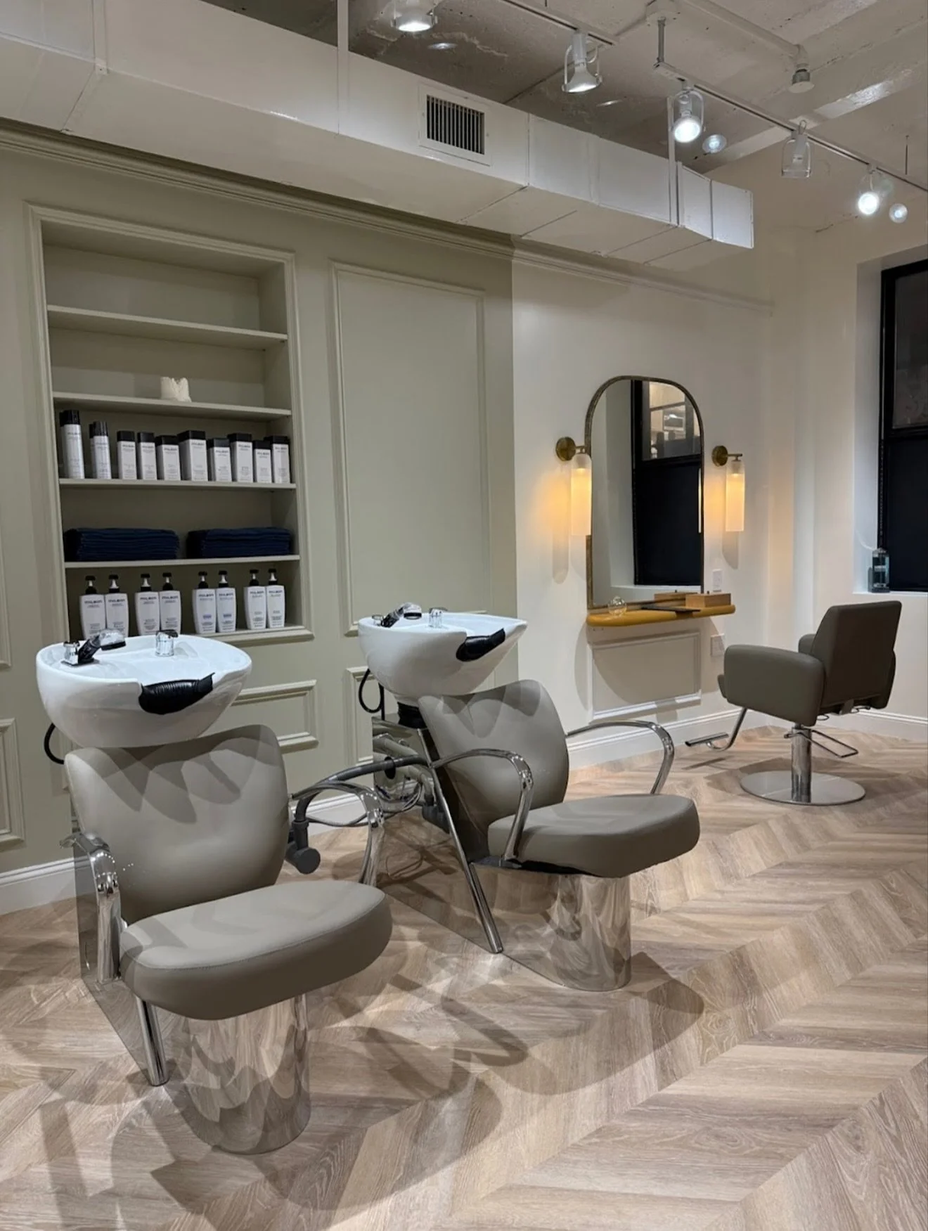 🚨 NEW SALON ALERT!!! 🚨 @shojinewyorknomad ✨ 
Dm me to book or click on the link in my bio! 
&bull;
I am beyond excited to be welcomed by the team of @shojinewyorknomad with @shojinewyork @vanessa.ocando and @iku_hair starting Sept 24th!