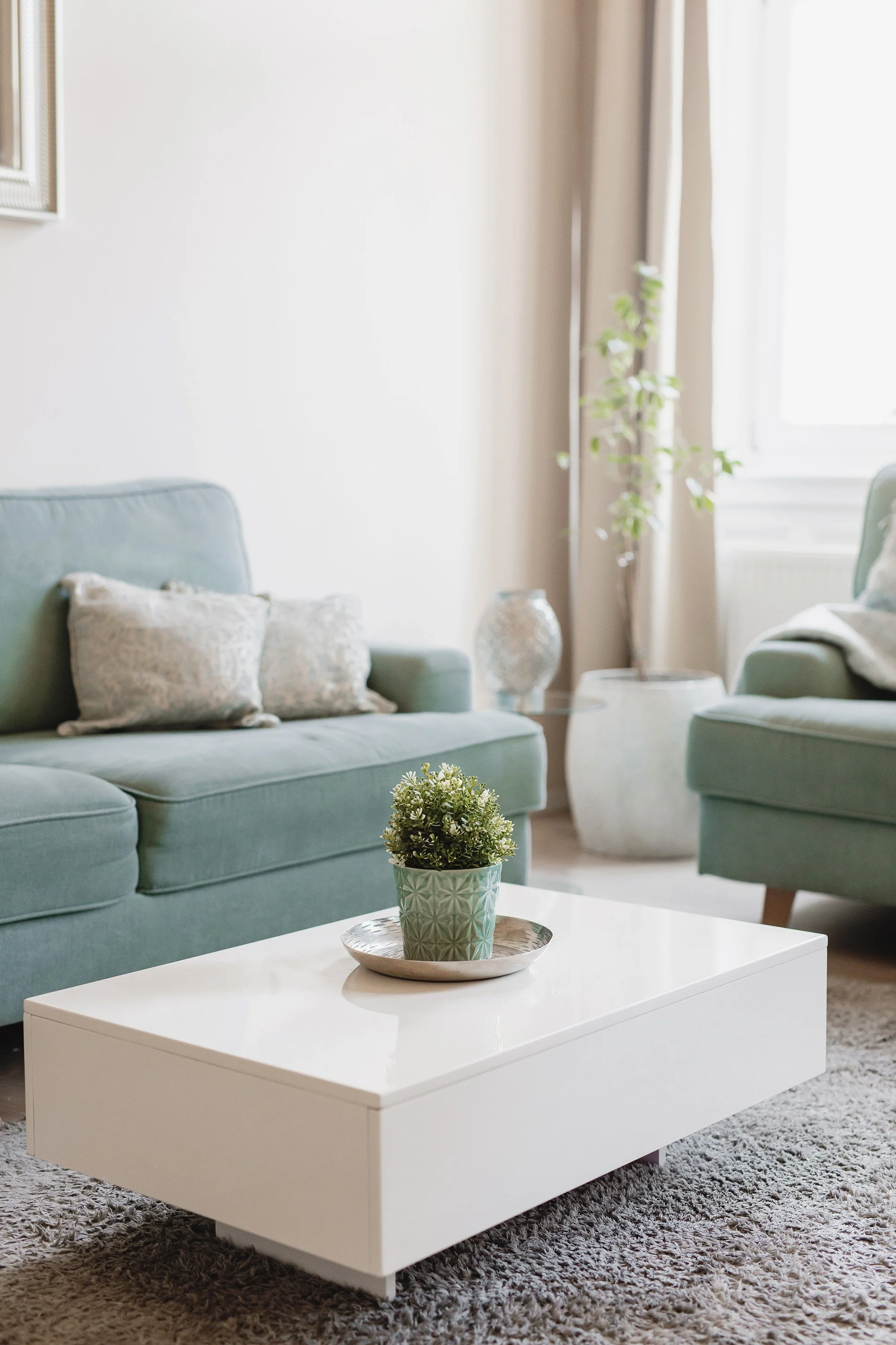 How to Sell a Home While You’re Still Living In It